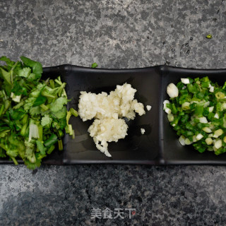 麻辣鸡腿肉的做法步骤：2