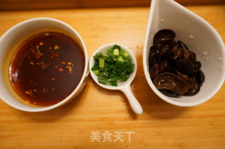 麻辣鹅掌的做法步骤：3
