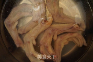 麻辣鹅掌的做法步骤：4