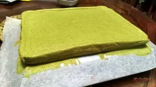 抹茶红豆瑞士卷（参考份量：1条）的做法步骤：9