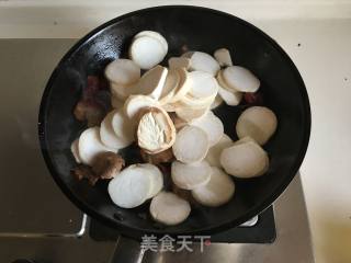 腊肉炒杏鲍菇的做法步骤：4