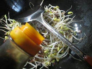 香菇炒黄豆芽的做法步骤：5