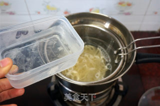 XO酱脆皮肠炒面的做法步骤：3