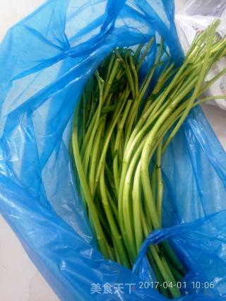 茼蒿配茶干的做法步骤：1