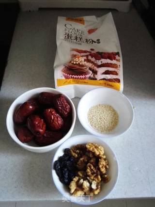 核桃枣糕的做法步骤：1