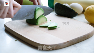 快手早餐——牛油果培根三明治的做法步骤：4