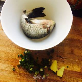 香浓鲫鱼汤的做法步骤：1