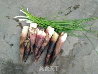 小根葱蚝油焖雷笋的做法步骤：1