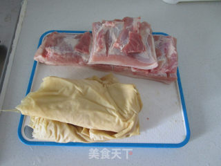 百叶结红烧肉的做法步骤：1