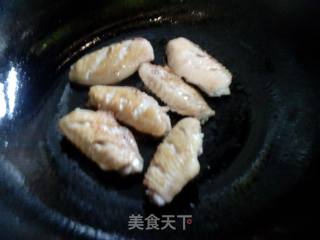 鸡翅炒鲜菇的做法步骤：2