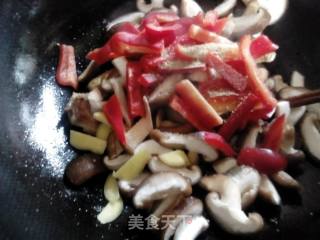 鸡翅炒鲜菇的做法步骤：3