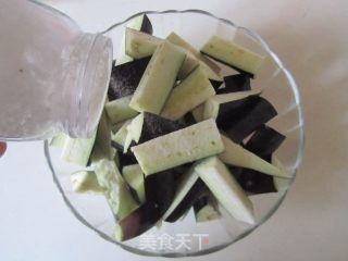 咸鱼茄子煲的做法步骤：2