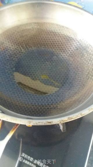 青椒炒腊肠的做法步骤：1