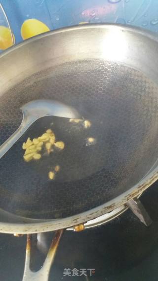 青椒炒腊肠的做法步骤：2