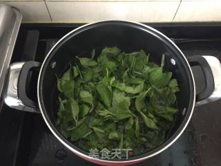 凉拌黑木耳粉丝枸杞苗的做法步骤：2