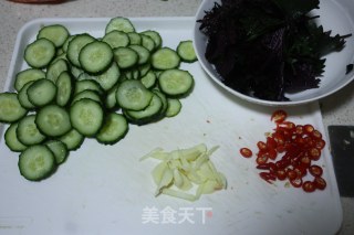 紫苏小炒黄瓜的做法步骤：2