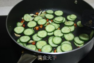 紫苏小炒黄瓜的做法步骤：5