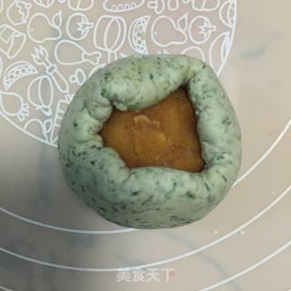 艾草蛋黄肉松青团的做法步骤：10