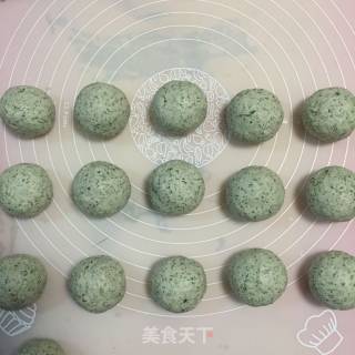 艾草蛋黄肉松青团的做法步骤：11
