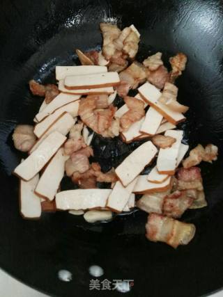 芹菜炒香干的做法步骤：5