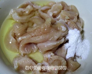 雪花鸡柳的做法步骤：1
