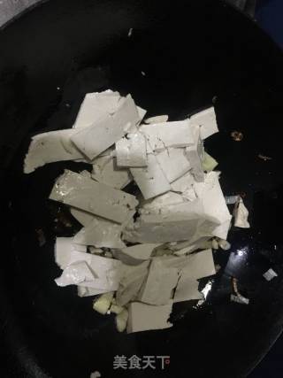咸肉河蚌豆腐煲的做法步骤：2