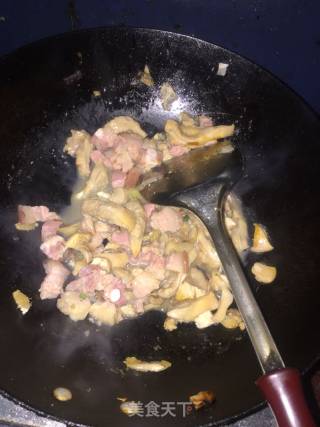 咸肉河蚌豆腐煲的做法步骤：3