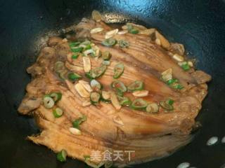 葱香风板鱼的做法步骤：3