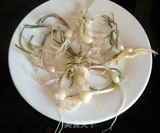 小根蒜炒油麦菜的做法步骤：1