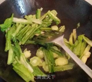 小根蒜炒油麦菜的做法步骤：5