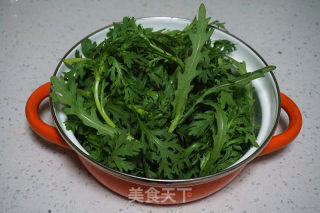 粉蒸茼蒿的做法步骤：1