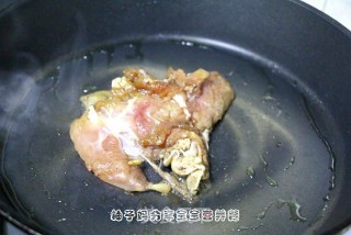 照烧鸡腿饭的做法步骤：3