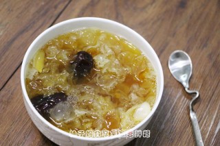 红糖桃胶皂角米百合银耳红枣羹的做法步骤：10