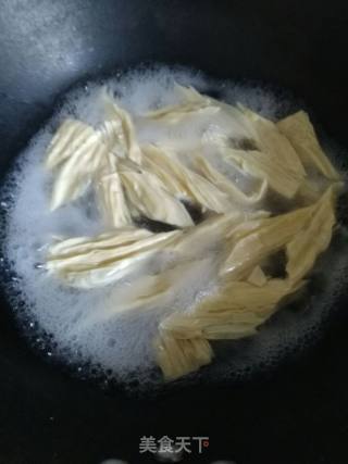 黄瓜炝腐竹的做法步骤：5