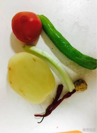 青椒土豆片的做法步骤：1