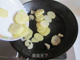 番茄炒土豆片的做法步骤：3