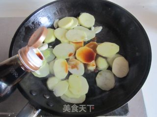 番茄炒土豆片的做法步骤：4