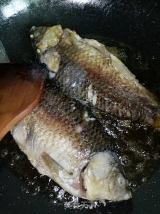 香椿鲫鱼的做法步骤：7