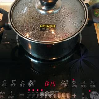 冰糖红枣炖桃胶的做法步骤：5
