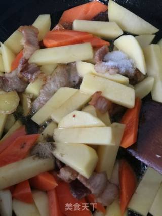 五花肉烧蘑菇土豆的做法步骤：4
