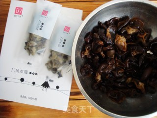 木耳小炒肉的做法步骤：1