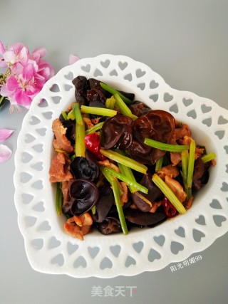 木耳小炒肉的做法步骤：12