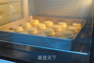 草莓酥皮大泡芙的做法步骤：12