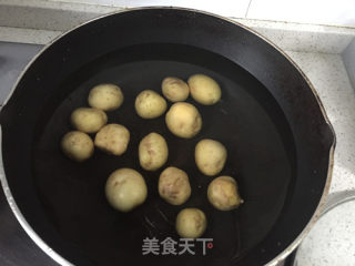 香煎椒盐小土豆的做法步骤：2