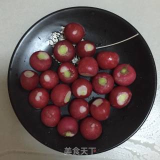 糖醋樱桃萝卜的做法步骤：2