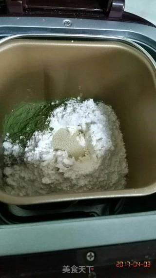 Q萌青蛙小面包（抹茶椰蓉奶黄包）的做法步骤：1
