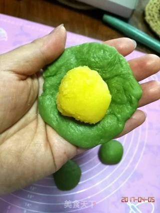 Q萌青蛙小面包（抹茶椰蓉奶黄包）的做法步骤：6