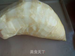 猪尾巴炖冬笋的做法步骤：1