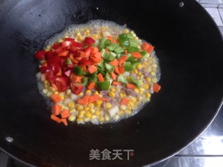 玉米青红椒炒肉丁的做法步骤：6