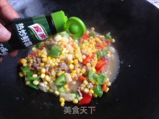 玉米青红椒炒肉丁的做法步骤：8